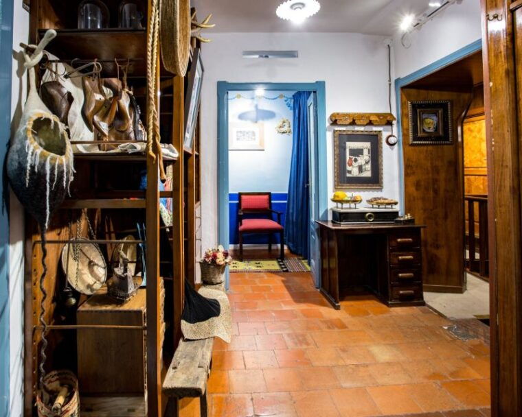 sassari-historic-sardinian-clothing-shop-tour