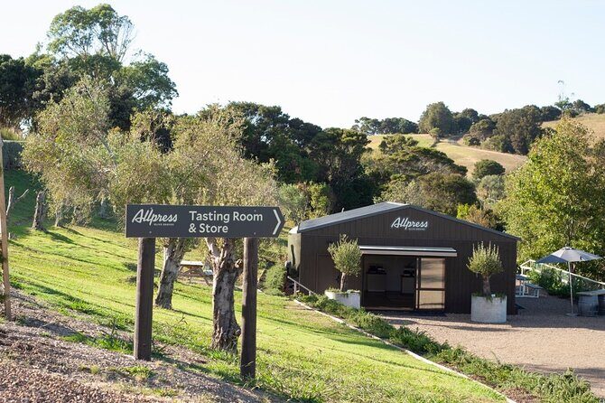 Saturday Sights and Flavours Tour - Onetangi Beach: A Scenic Drive and a Moment of Calm