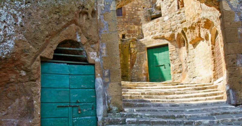 saturnia-waterfalls-and-pitigliano-by-bus-with-environmental-guide