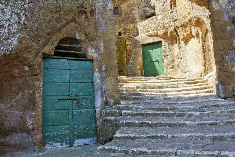 saturnia-waterfalls-and-pitigliano-by-bus-with-environmental-guide