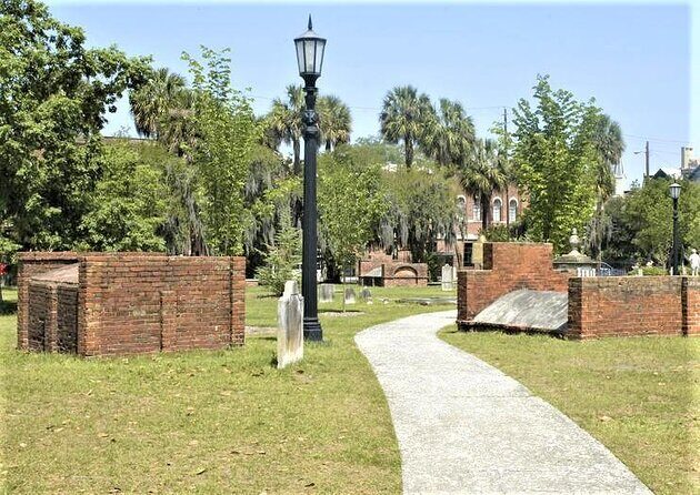 Savannah Ghost Tour for Adults ALL Alcoholic Drinks Included - Exploring Savannah’s Haunted Nightlife: A Closer Look at the Ghost Tour with Drinks