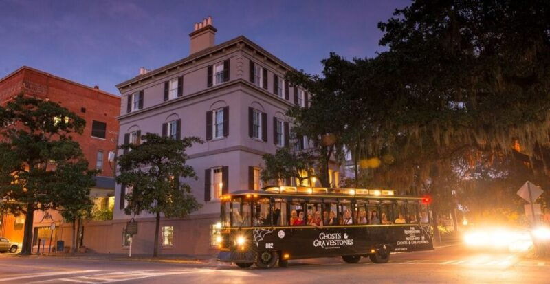 savannah-ghosts-and-gravestones-tour-with-low-house-entry