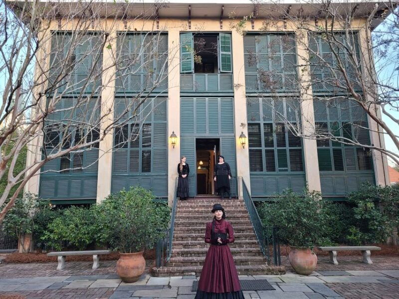 savannah-ghosts-and-gravestones-tour-with-low-house-entry