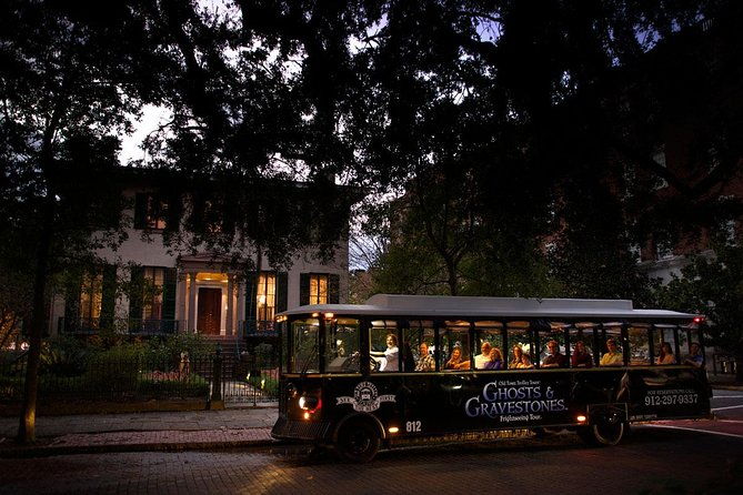 savannah-ghosts-gravestones-trolley-tour-2