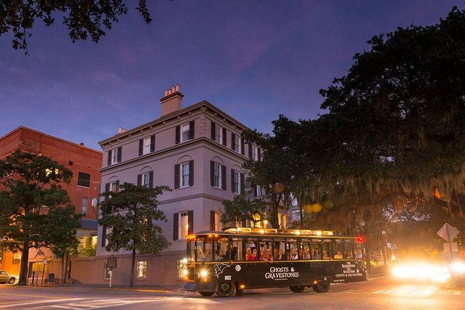 savannah-ghosts-gravestones-trolley-tour-2
