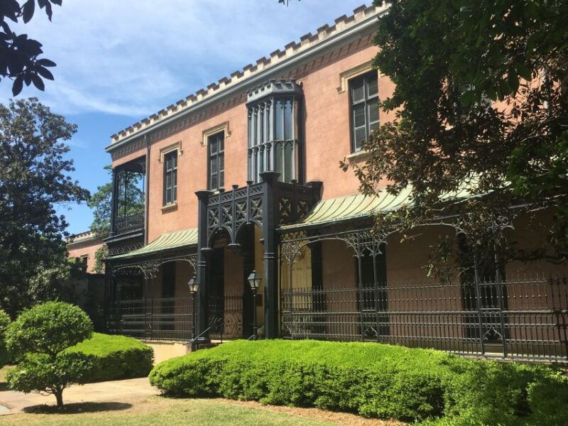 savannah-highlights-off-the-beaten-path-guided-walking-tour