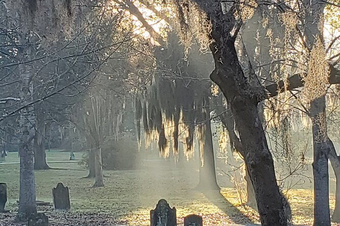 savannah-history-and-haunts-candlelit-ghost-walking-tour