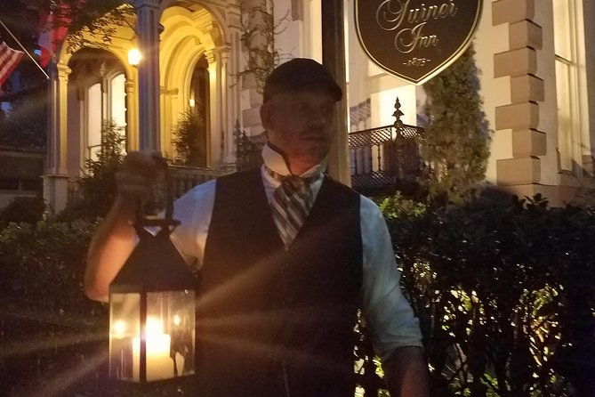 savannah-history-and-haunts-candlelit-ghost-walking-tour