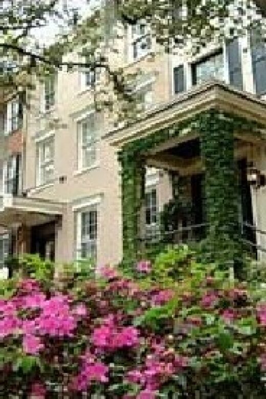 Savannah: History and Southern Hospitality Homes Walk - Exploring Savannah’s Historic Homes