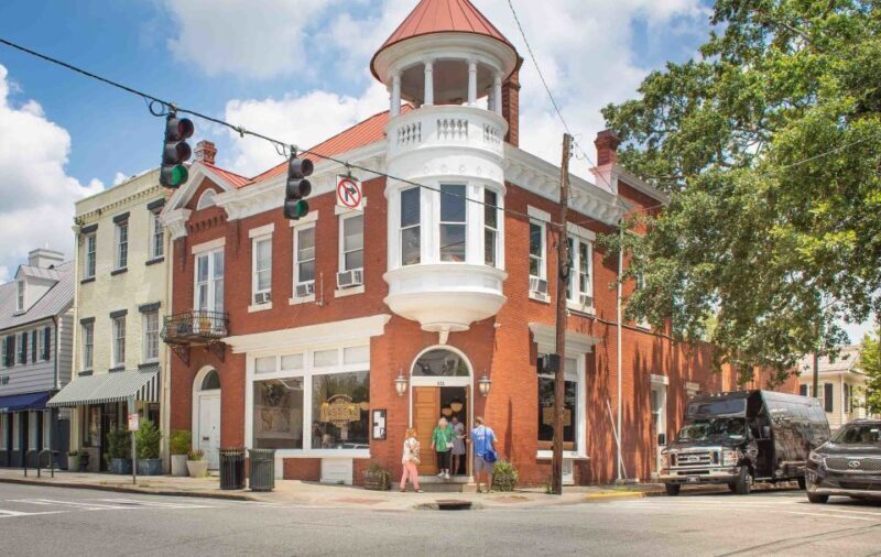 Savannah: Local Favorites Walking Food Tour - Exploring Savannah: The Local Favorites Walking Food Tour – An Honest Look
