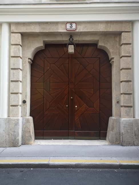 Scandals, affaires & anecdotes in Vienna - The Bottom Line: Who Will Love This Tour?