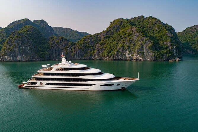 Scarlet Pearl Cruise  5 Star Luxury Halong Bay Cruise 2 Days - Key Points