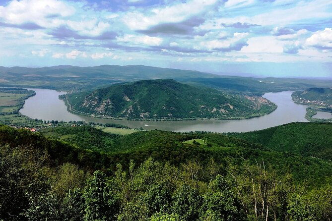 scenic-danube-river-bend-hills-the-art-town-private-car-tour