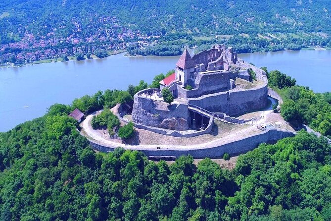 scenic-danube-river-bend-hills-the-art-town-private-car-tour