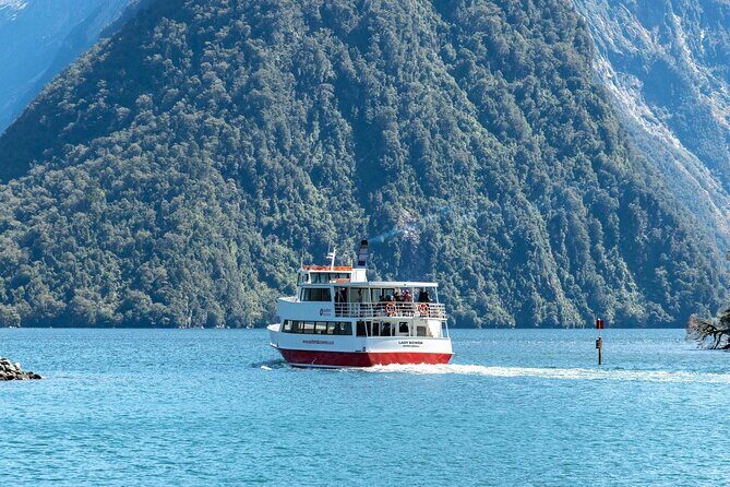 Scenic Drive and Cruise from Queenstown to Milford Sound - An In-Depth Look at the Tour