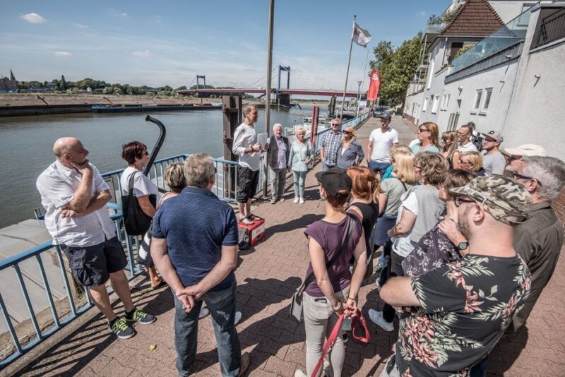 schimmi-tour-with-currywurst-in-duisburg-ruhrort