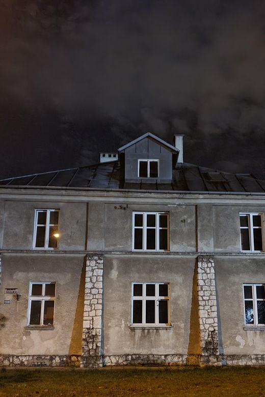 schindlers-list-tour-by-evening