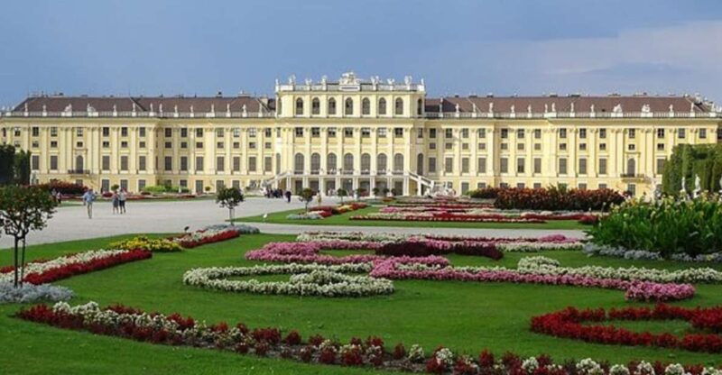 schonbrunn-grand-tour-private-skip-the-line-walking-tour