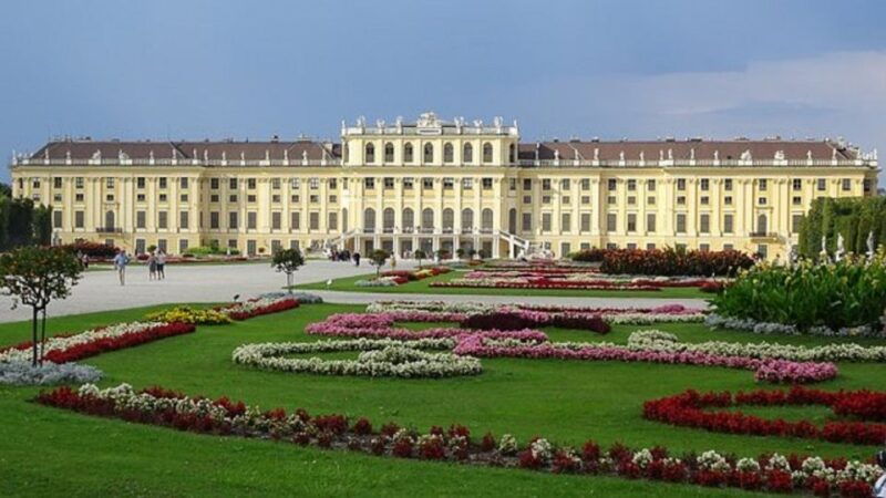 schonbrunn-grand-tour-private-skip-the-line-walking-tour