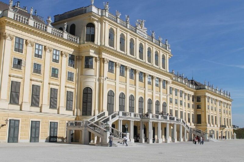 schonbrunn-grand-tour-private-skip-the-line-walking-tour