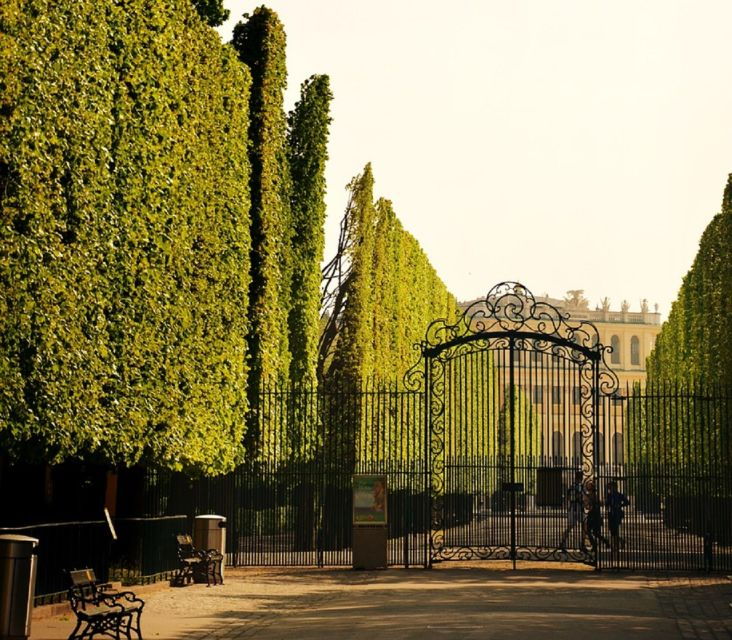 schonbrunn-grand-tour-private-skip-the-line-walking-tour