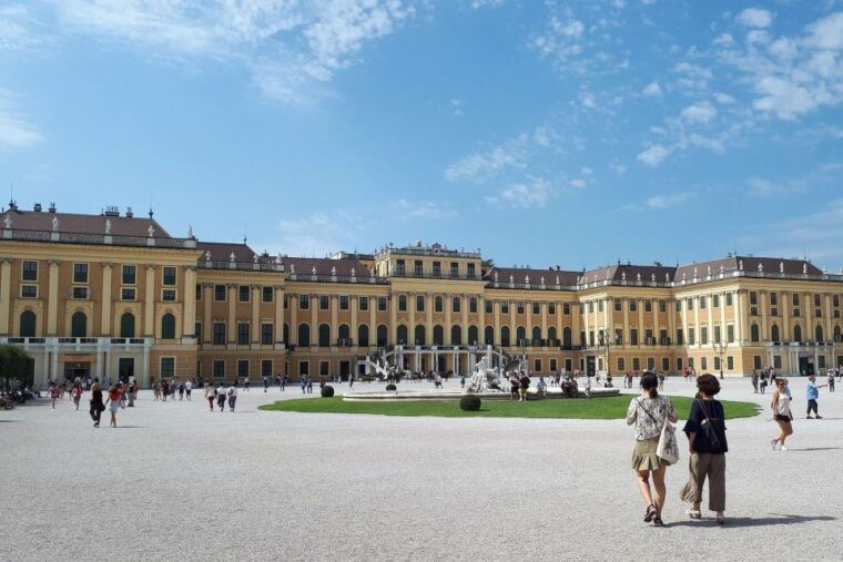 schonbrunn-palace-gardens-tour