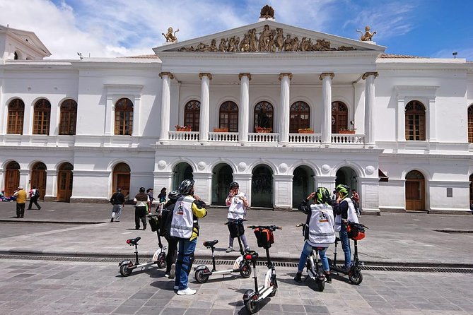 scooter-tour-quito-colonial-by-navel-expeditions