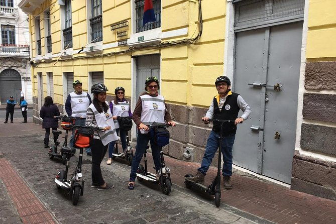 scooter-tour-quito-colonial-by-navel-expeditions