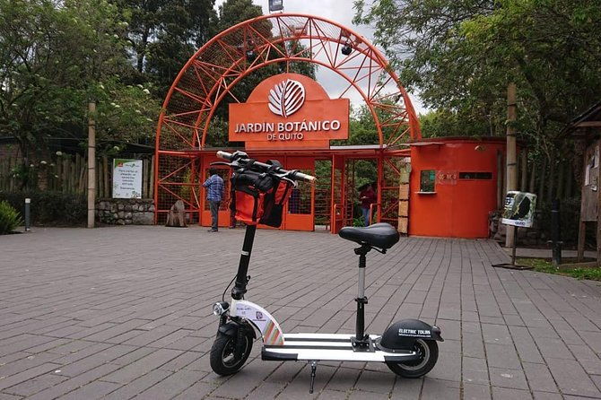 scooter-tour-quito-colonial-by-navel-expeditions