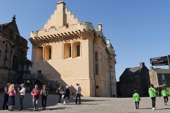 scottish-whisky-and-castles-small-group-tours-from-edinburgh