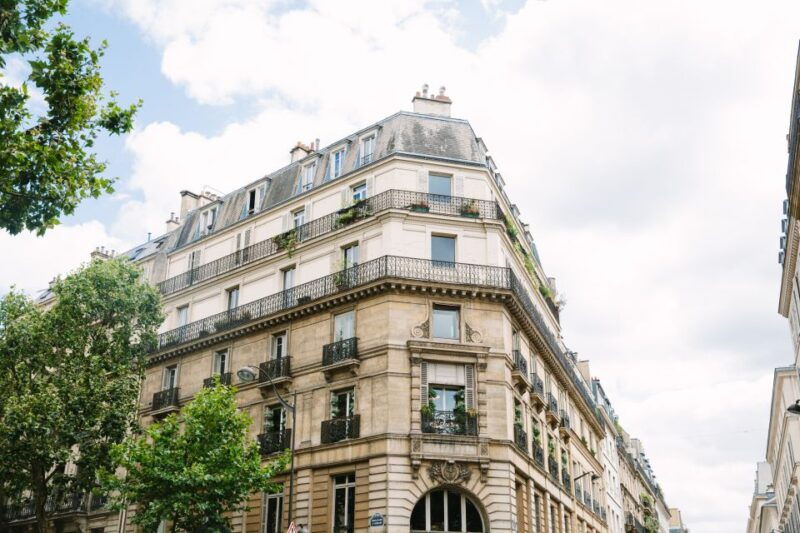 screen-to-streets-a-tv-show-inspired-walking-tour-of-paris