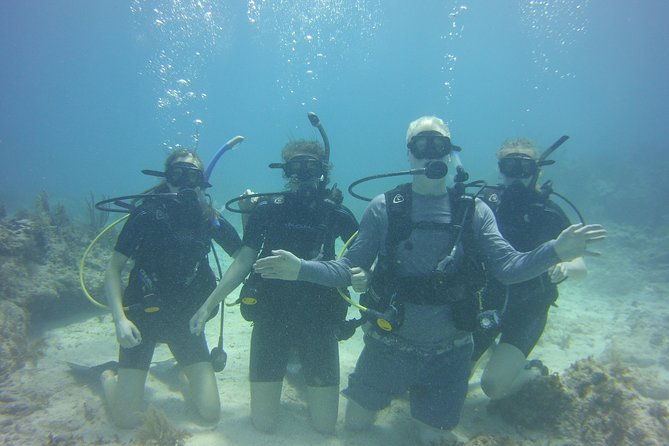 scuba-dive-key-largo-reef-min-6-divers