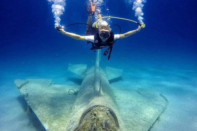 scuba-diving-in-mig-21-wreck