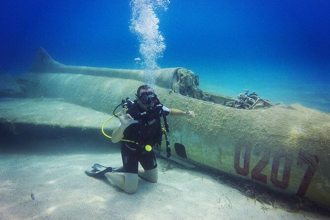 scuba-diving-in-mig-21-wreck