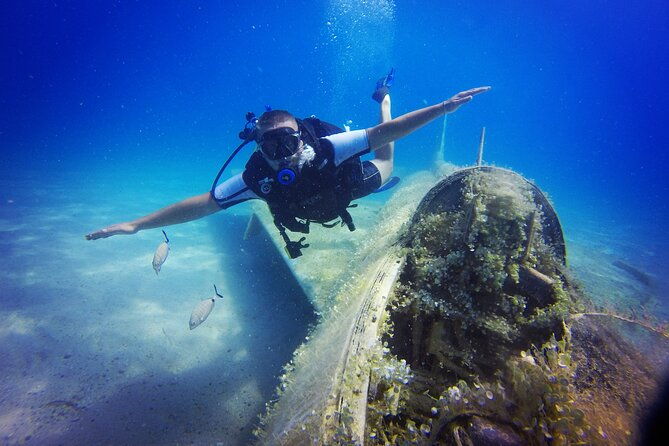 scuba-diving-in-mig-21-wreck