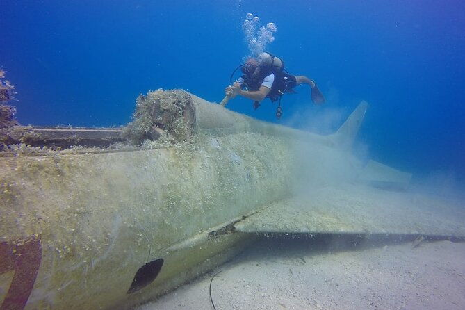 scuba-diving-in-mig-21-wreck