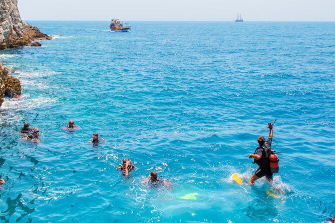 scuba-diving-in-side