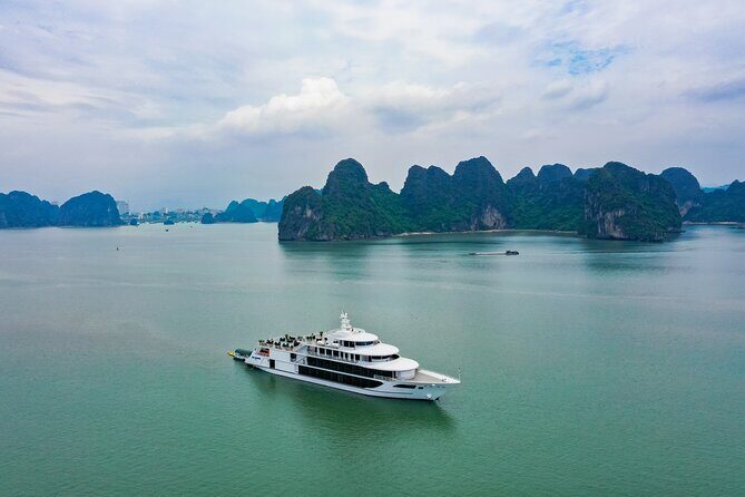 Sea Octopus Luxury Day Cruise in Halong With Transfer Roundtrip - What Makes the Sea Octopus Cruise Stand Out