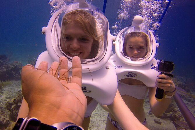 sea-trek-helmet-dive-at-coral-world-ocean-park