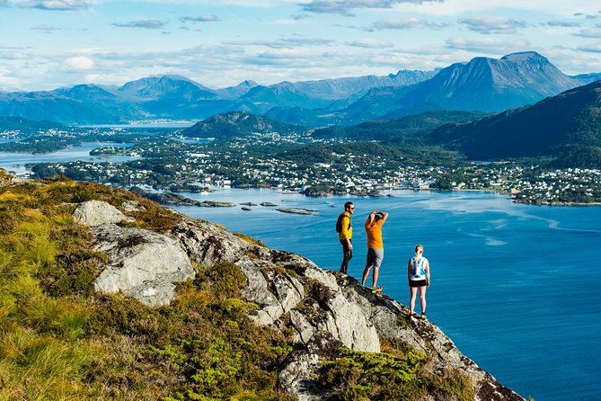 seakayak-and-hike-in-alesund