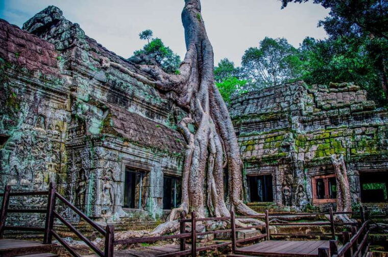 seat-in-coach-small-circuit-tour-with-sunrise-at-angkor-wat