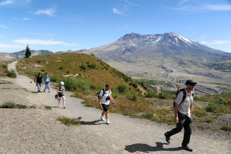 seattle-mt-st-helens-national-monument-small-group-tour