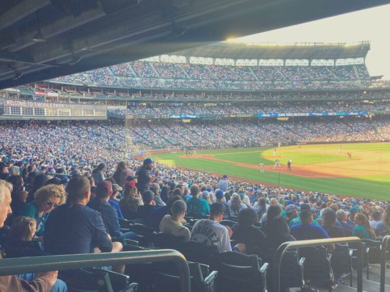 seattle-seattle-mariners-baseball-game-at-t-mobile-park
