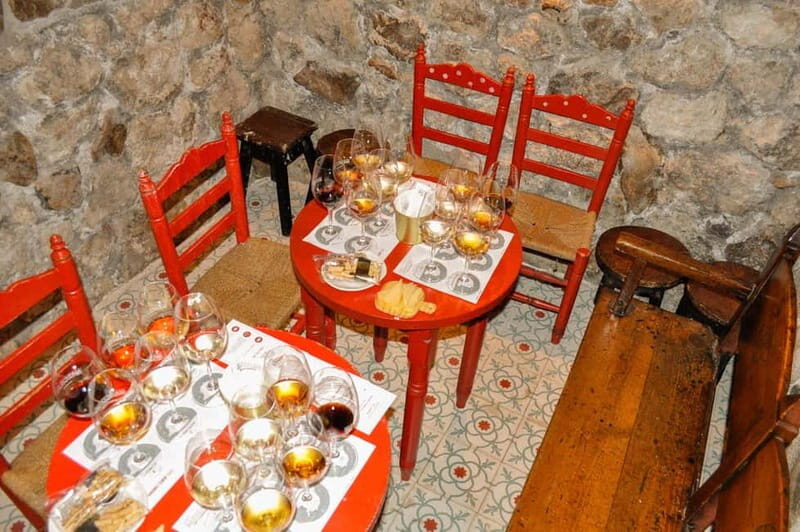 Secret Cave Wine & Tasting Experience in the Heart of Madrid - The Location and Atmosphere