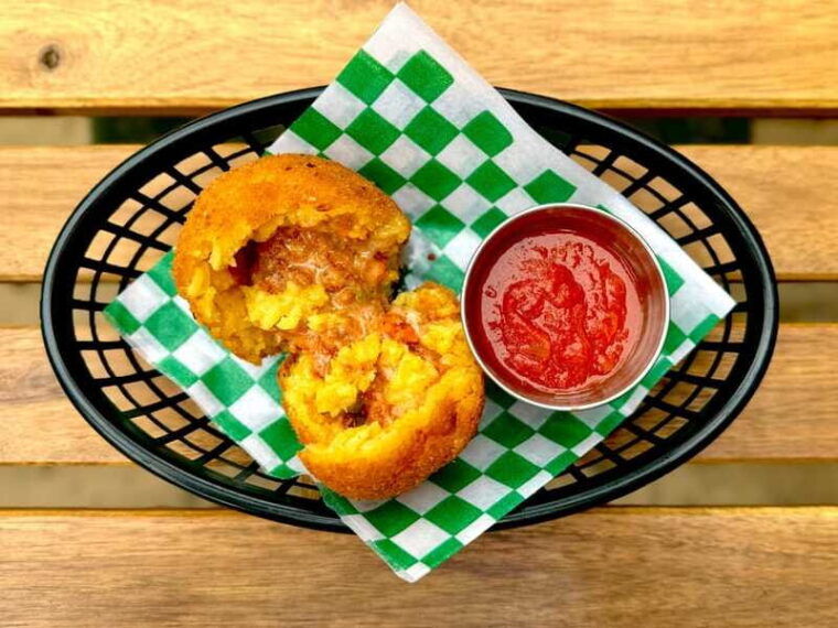 secret-food-tours-montreal-jean-talon-little-italy