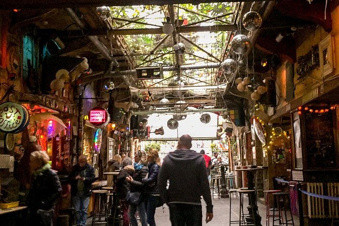 secret-ruin-bar-crawl-in-budapest-with-a-local