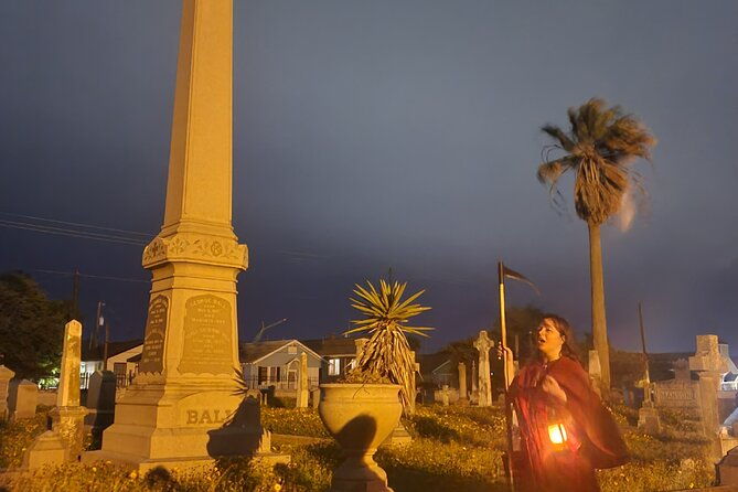 secret-society-cemetery-walking-tour-in-galveston