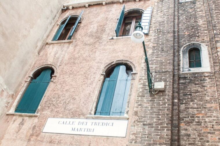 secret-venice-gondola-tour