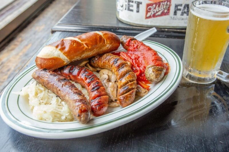 secret-walking-food-tour-milwaukee