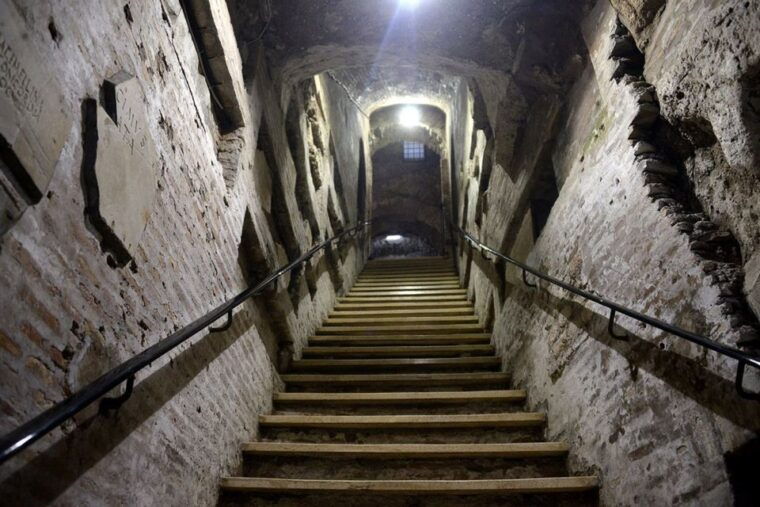 secrets-below-rome-tour-catacombs-and-ancient-appian-way